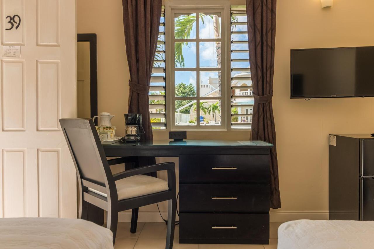 Travellers Beach Resort Negril Bagian luar foto