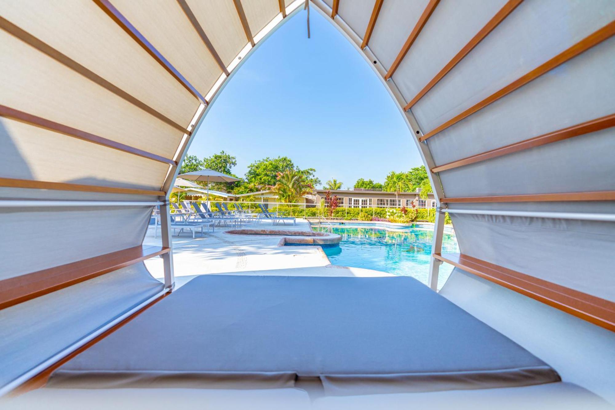 Travellers Beach Resort Negril Bagian luar foto