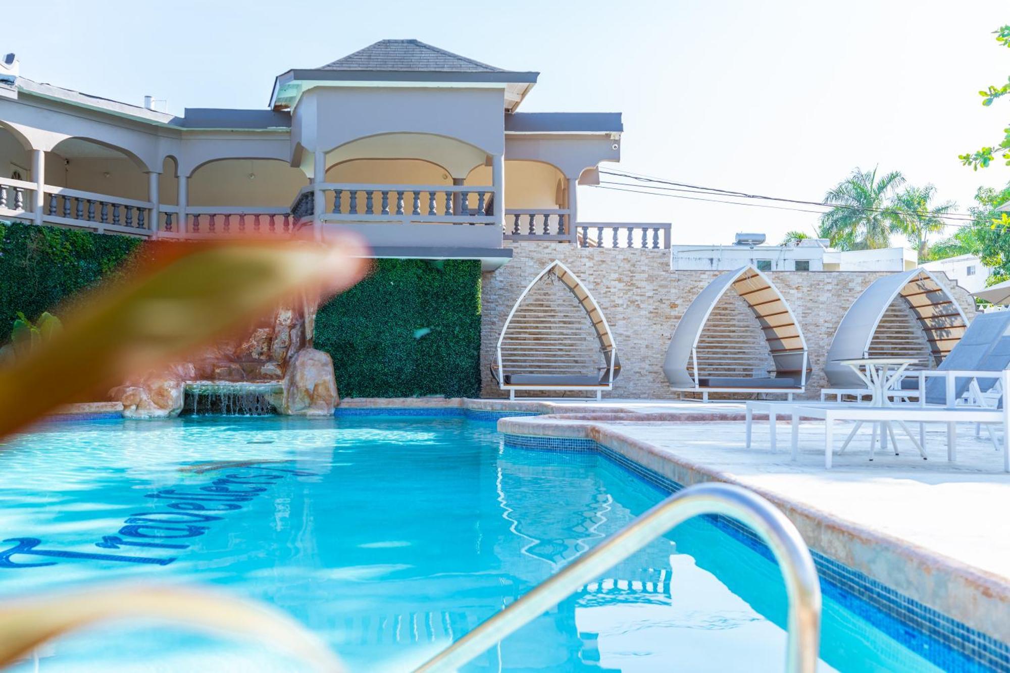 Travellers Beach Resort Negril Bagian luar foto