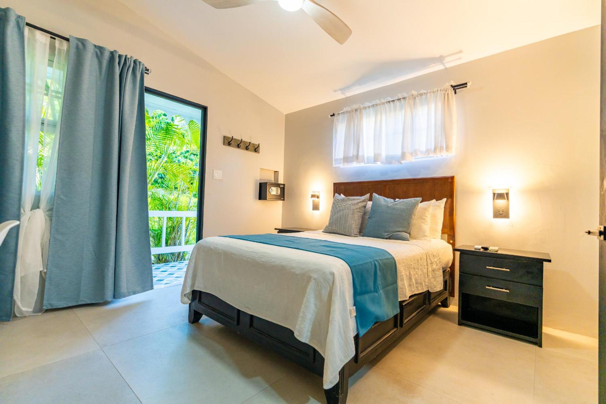 Travellers Beach Resort Negril Bagian luar foto