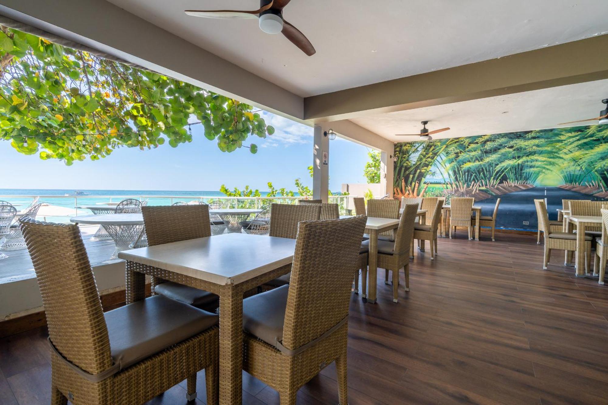 Travellers Beach Resort Negril Bagian luar foto