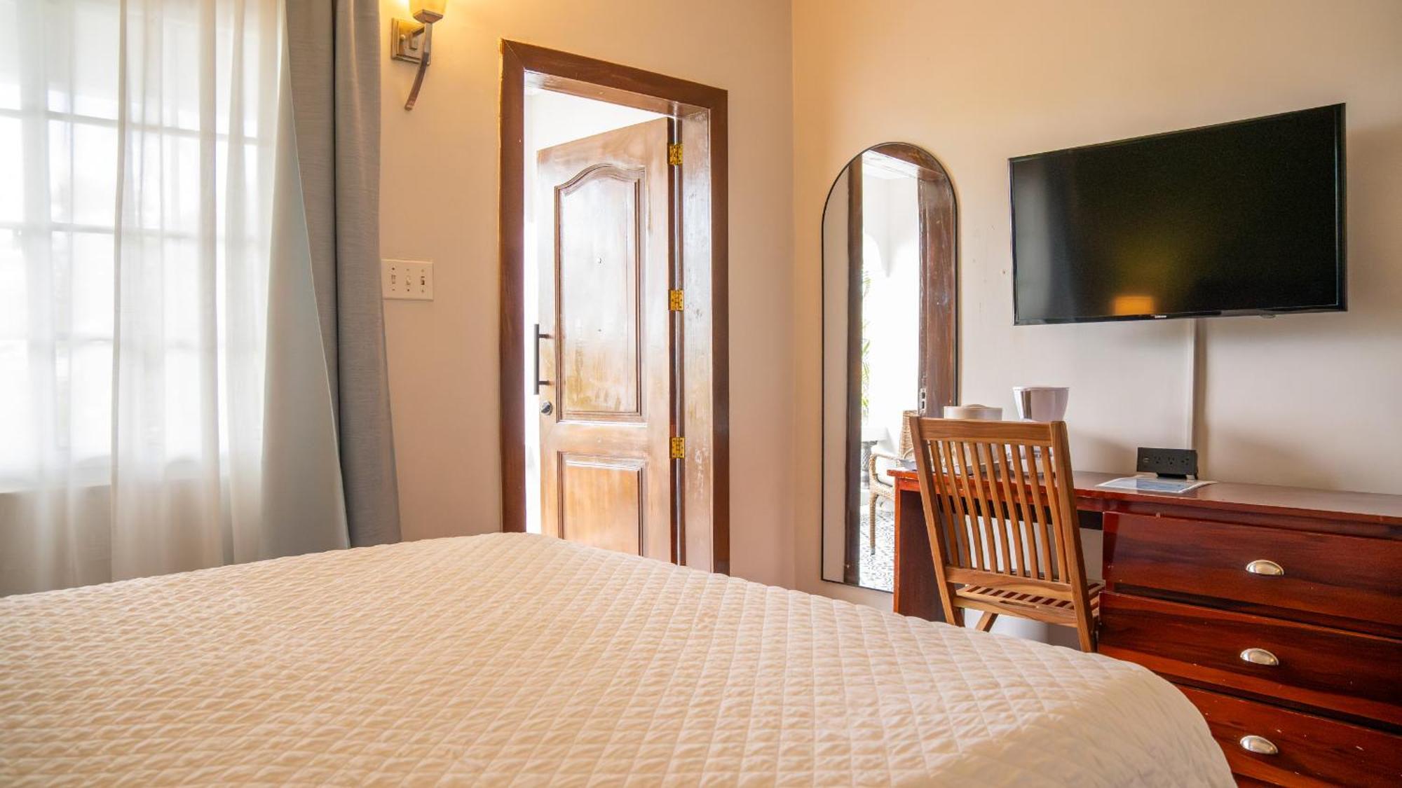 Travellers Beach Resort Negril Bagian luar foto