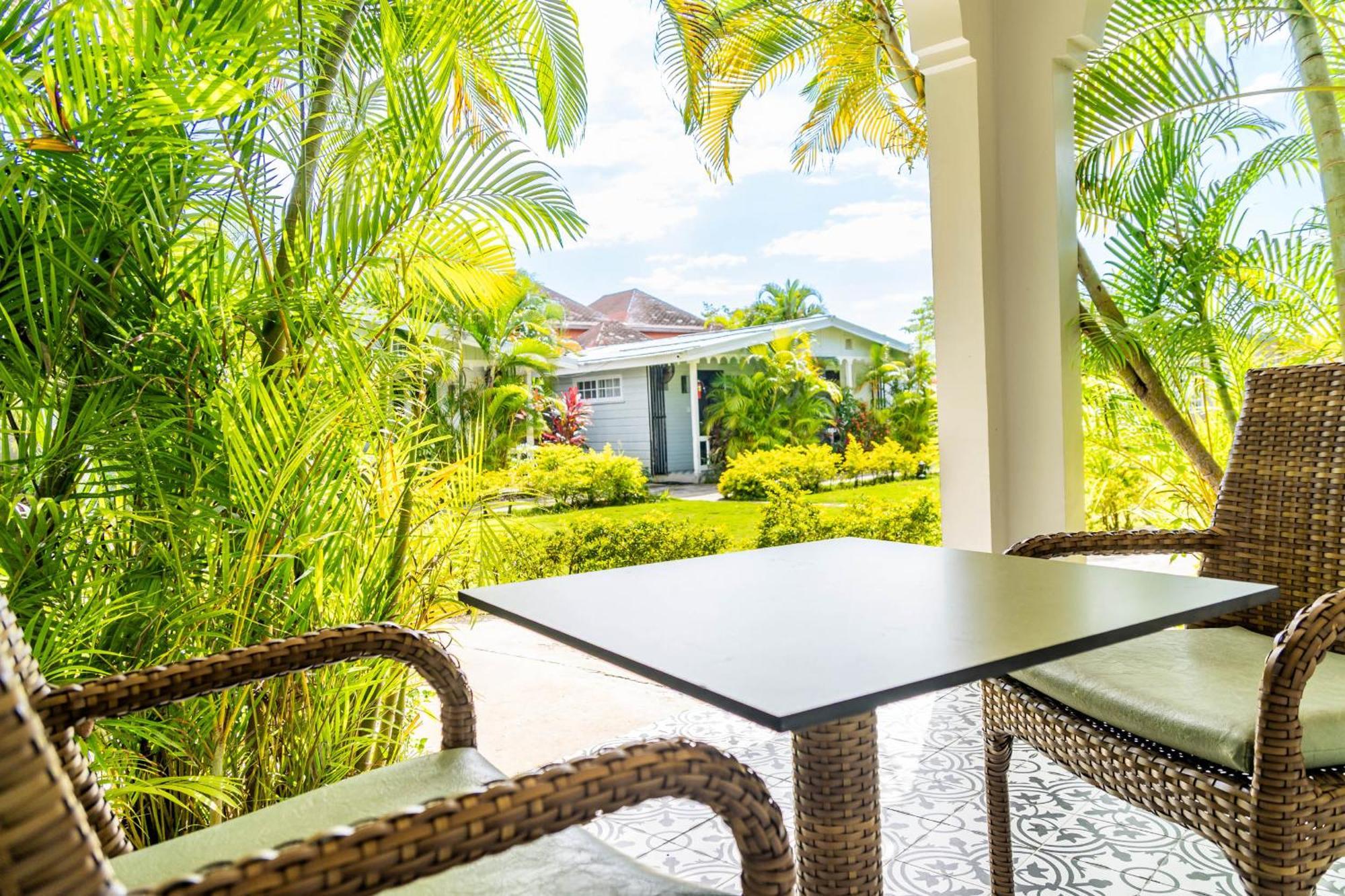 Travellers Beach Resort Negril Bagian luar foto