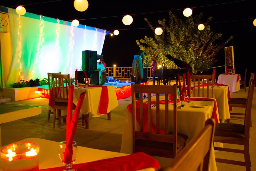 Travellers Beach Resort Negril Bagian luar foto