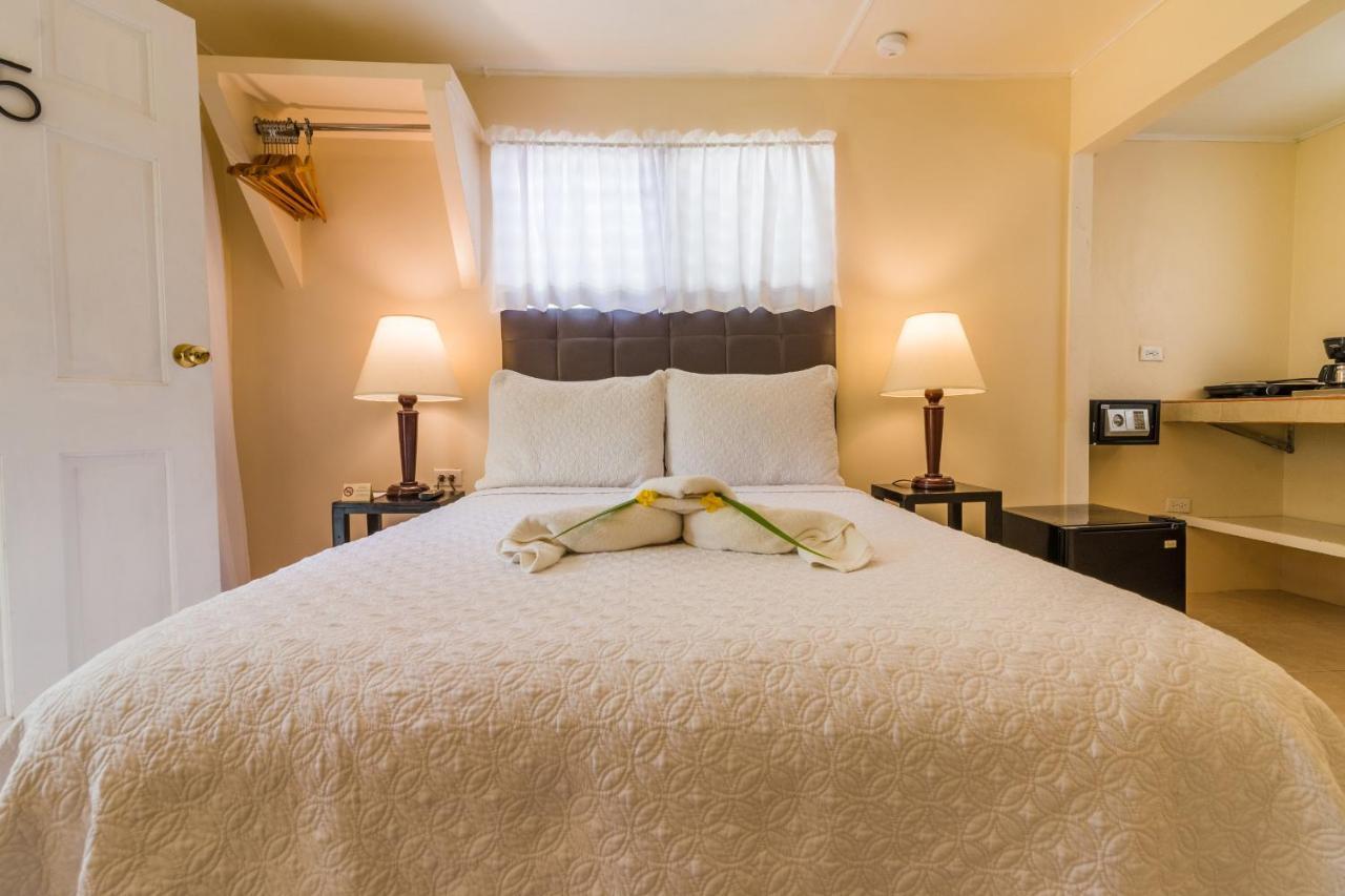 Travellers Beach Resort Negril Bagian luar foto